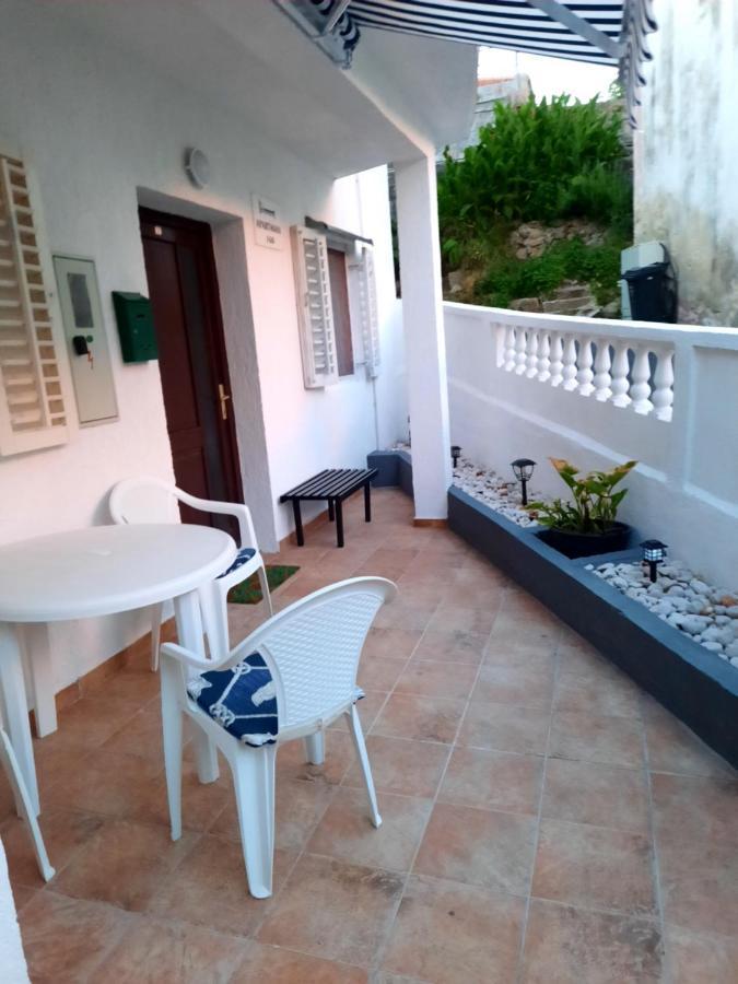 Apartmani Ana-Lora Lopar Exterior photo