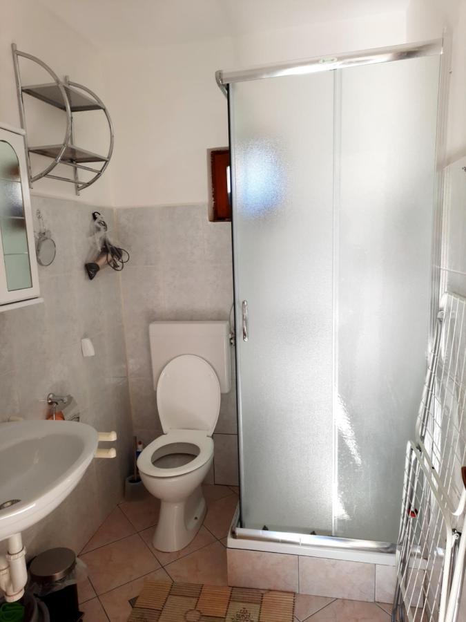 Apartmani Ana-Lora Lopar Exterior photo