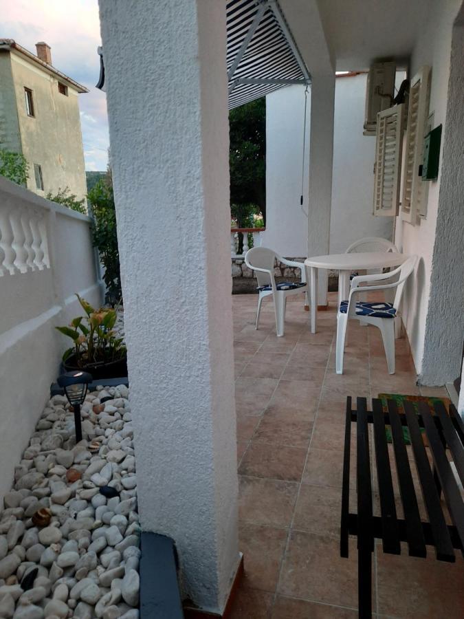 Apartmani Ana-Lora Lopar Exterior photo