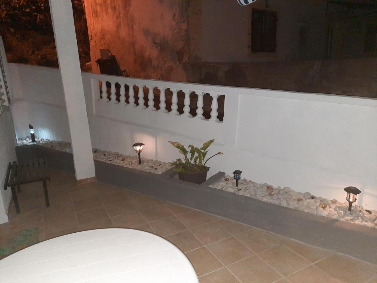 Apartmani Ana-Lora Lopar Exterior photo